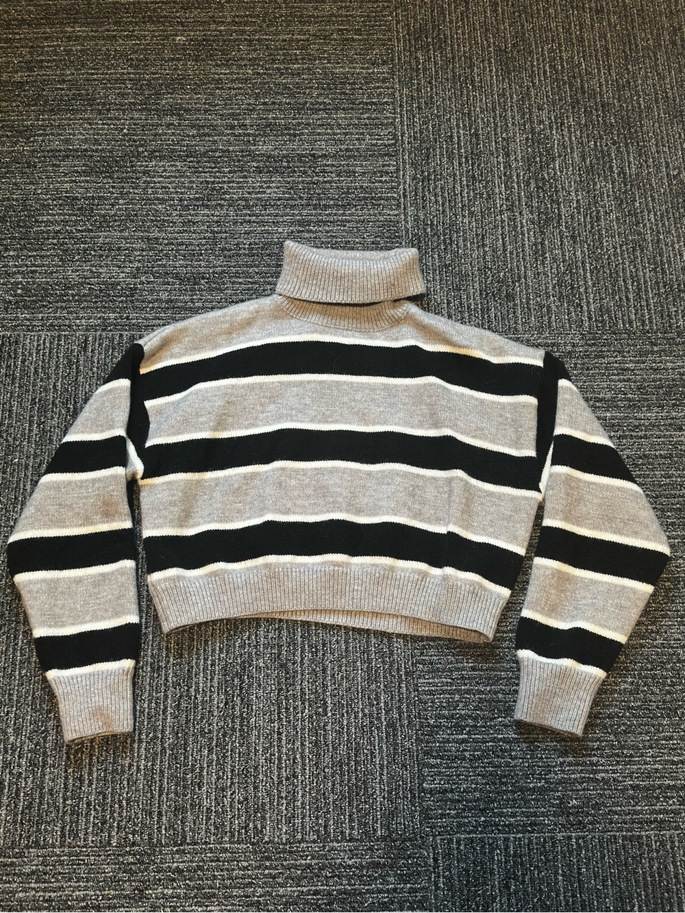 Forever 21 Striped Cropped Turtleneck Sweater - Black & Cream